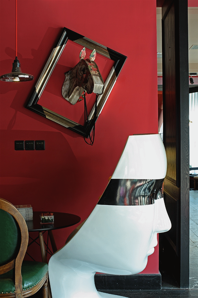 ▲上图为1300平方米餐厅“玛歌伍號夢想+”。

整体空间呈现出一种特别的美学气质，复古与现代碰撞的家具、软装完美的融合在空间里。


④ Gary曾建龙的家具及陈设设计
