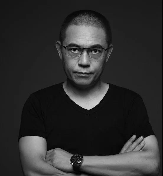 王黑龙
黑龙设计品牌创办人&设计总监
HLD设计顾问（香港）首席设计师
深圳市室内设计师协会轮值会长
深圳市室内建筑设计行业协会理事

