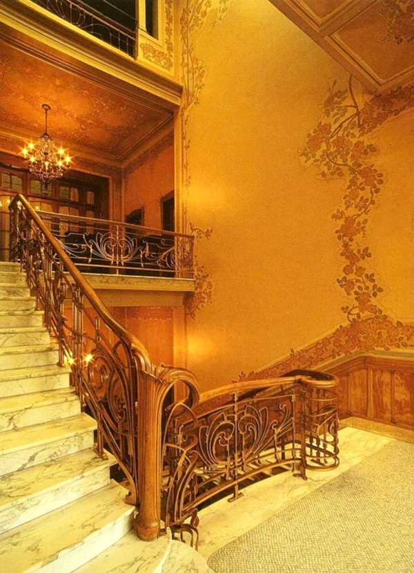 ▲看到维克托霍尔塔设计的——布鲁塞尔塔塞尔饭店，你便知道这是新艺术风格。
