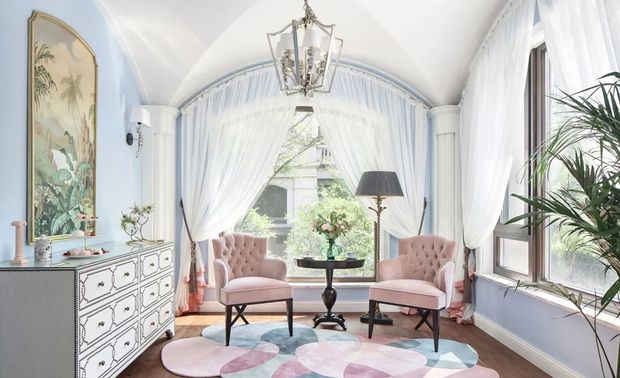 共同生活需要包容，人和空间都需要包容，有包容的空间才会有人情味，有人情味的空间才能让共同生活更有意义。

我们在室内设计的语境中，还是离不开家和家人，因为我们是做家，不是单纯的住宅。设计的目的不应该是将某个私宅项目作为自己去宣发与打造的作品，我们给客户做的私宅设计，首先是客户的家，是客户的情感承载地和庇护所，其次，才有可能是设计师的一个所谓的“作品”，所以我们不必纠结一个空间是否是理论上的标准作品，我们需要更加包容去看待这个问题：空间里充盈着和居住者相得益彰的气息和气质，这是包容的；尊重居住者的所有习惯，这也是包容的。私宅设计的第一阶段需要建立标准，到了第二阶段反而不需要标准，体现居住者的情怀才是更高的追求。