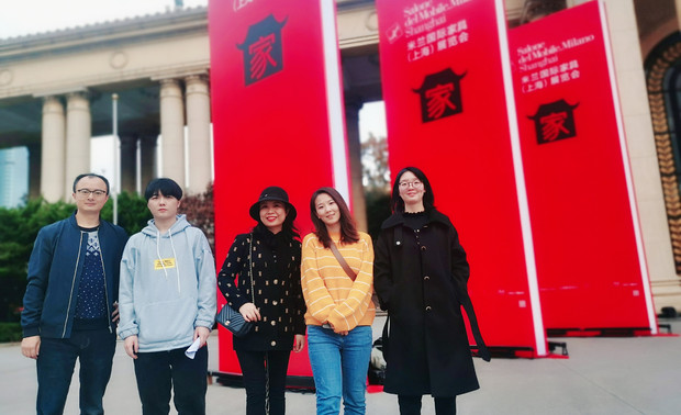 经典视角的妙笔设计，独具创新的艺术理念，展会上的品牌在时代的当下，于家居中找准了自己的定位。以精美的姿态，带来了一场关于艺术与生活的饕餮盛宴。
而我们本着对艺术的执着，对设计的探寻，足迹将遍布世界。通过持续的学习和交流，不断汲取设计新思维、新理念，凝练对设计的再认识，对空间的再解构，对家居生活的深刻理解，去为每一位业主创造高品质的理想家。
在家居行业，时尚潮流永远都在推陈出新、却又循环反复。关注该展，体验”意大利专知“，这只是我们前行与积累的一小步，步步踏实，才能确保自己时刻与世界同步。