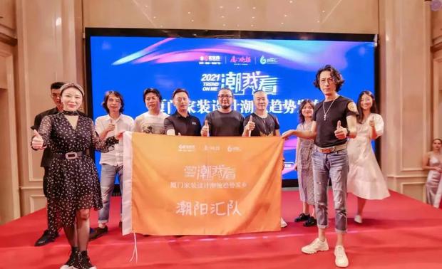 中国美院油画系王笑朵老师为潮阳汇队授旗△
当天的发布会现场
主办方还分别邀请了
敦煌研究院人文研究部副部长张元林
中哲国际工程设计有限公司合伙人葛荣伟
做主题演讲和分享