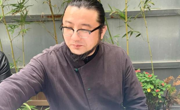 许长兵:“学习书法后才知道为什么古人可以‘力透纸背’,自己心境前一分钟和后一分钟的变化是完全可以‘跃然纸上’的。确实是发现更好的认识自我的一个过程。”