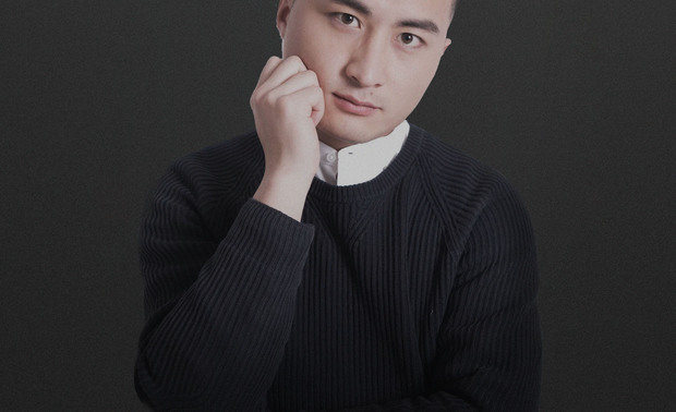 接下来,我们一起回顾尚舍团队的“40 UNDER 40”荣誉历程。2017年是“40 UNDER 40 中国设计杰出青年”奖项颁布的第一年,STUDIO.Y设计总监余颢凌获得“40 UNDER 40 中国设计杰出青年”称号,鼓舞着后浪设计师们努力前进,也开启了尚舍生活设计的荣誉之旅。