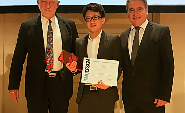 熊志伟与法国INNODESIGN PRIZE 国际创新设计大奖专业评委德国设计师John与French的合影