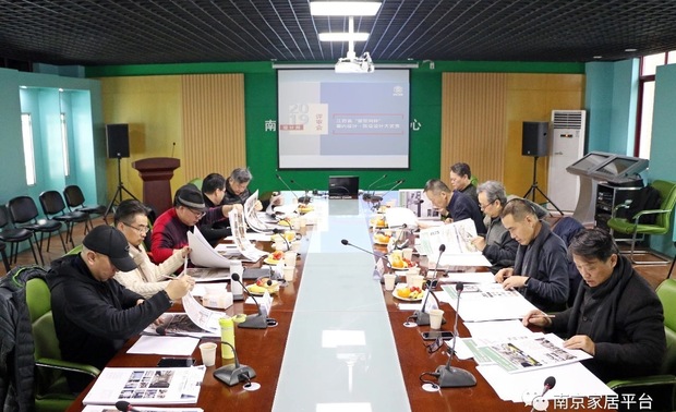 
评审现场

评审正式开始之前，张乘风秘书长首先对本次大赛征集情况做了简要分析和总结，随后徐雷理事长针对评审规则和程序进行了必要综述，赵毓玲老师带领学生全面配合评审工作。现场严肃而有序，四个小时，十位评委，全程公开公平公正透明，在所有人员的共同努力下，本次评审工作取得圆满成功！