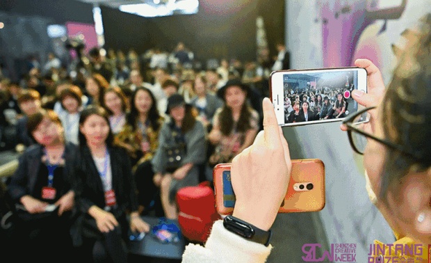  
首届中国青年设计师创想峰会，旨在汇聚中国青年设计师群体，通过组织系统性活动，体现中国青年设计师在推动室内设计产业发展中所独具的魅力、思想和观点，将在设计产业中具有活力和生产力的群体充分的展现出来。