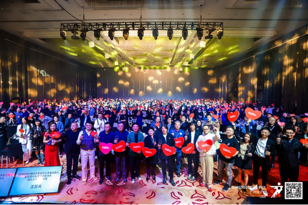 “华语设计领袖榜”2020年度百位卓越人物评选由“致敬华语设计这些年”大型系列纪录活动组委会聚合两岸四地多家媒体及百家设计服务机构共同提名及票选，百位卓越设计人物从众多参评选手中脱颖而出，为他们赢得荣誉的，是他们的杰出设计。展现出华语设计师的不断创新能力，让我们看到的不仅仅止于生活，而是一个充满未来的华语设计。