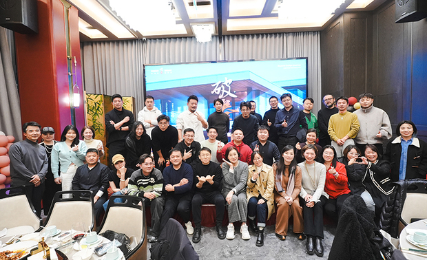 ▲马静自总监（上图左五/下图坐姿左四）和参与游学活动的众设计师一同合影，洋溢的笑容为此段美好的设计之旅增光。

欲见更多品昕设计作品，请至：
https://www.openworld.tv/designer/in/aid/73.html

马静自
品昕空间设计 设计总监
电话：02-2395-6856
地址：台北市中正区仁爱路二段21号2楼
信箱：concept.design.plus@gmail.com
网址：http://www.designplus-id.com

OPEN Design动能开启传媒：https://www.openworld.tv/