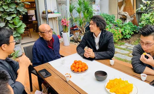 谢其禄:“心烦时练字会慢慢的让自己静下来,回复心绪的平静。我每天都会给自己留一些时间练习书法,而一个好的书法老师确实个人的成长帮助很大。”