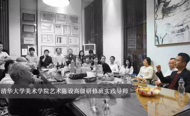 图为吴文粒先生为清华大学美术学院41届艺术陈设高级研修班老师同学分享
  
