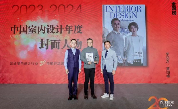丰聚设计 李羽芝、黄翊峰 设计总监 秉持以人为本的核心理念,热忱接待每位客户、珍惜彼此缘分,因而受到广大业主的信赖与支持,同时,藉由细究屋主品味、精心刻画场域细处,贯彻美学精神之馀,也造就一件件串联人、空间与自然环境的惬心美作。
在创作成果方面,除了一揽日本Good Design Award、法国Novum Design Award及美国MUSE Design Award等多项海外竞赛认可、讚扬,两位总监近期更专注于实践企业ESG的环保议题上,透过参与自地自建案场的前期建设,达到减少后续更动所导致的浪费,并选用具绿建材标章的材料、配合全屋除甲醛的服务,完善健康无毒的友善环境;此般优异表现,不仅为室内设计界增添辉煌光彩,也使两人于「中国室内设计年度封面人物」的激烈竞争中脱颖而出,进而令品牌名声远扬国际!