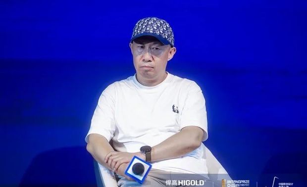 论坛分享环节，邢台设计业界的五位重量级嘉宾：张志明、武双、齐涛、徐继涛、崔世伟老师携手登台，围绕“北方原创设计的重塑新生”这一主题进行了深入的探讨和交流。

通过本次精彩的交流论坛，各位设计大咖向在场设计师们分享了自己的经验与思考，解构原创设计美学、启迪原创设计思维，探讨北方原创设计的过去在何方、现在的定位如何、未来又应该如何破局等重要问题。

06 颁奖典礼