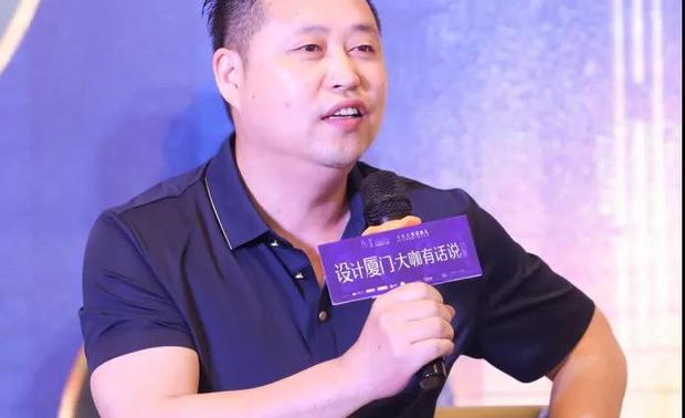 苏万福
迦勒居装饰
设计总监
设计师应该要先构筑内心的强大,然后再通过作品把自己的想法表达出来。所以,设计师要有终身学习的精神,只有自己的知识面足够强大,才能够更好地去完成作品。