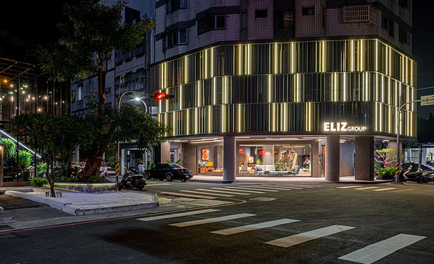 艾立思软装集团 

座落静谧巷弄内，位于台北市健康路的展售空间，提供消费者激发灵感的居家圣殿，透过家配师与空间设计师的合作，完美结合室内设计与居家风格营造， 将生活的感动付诸实现。在这裡你将会发掘臻品般的完美工艺，恣意享受创意美学设计浪潮。 

Philosophy
以热情与专注为推动力，空间配置与团队领导为使命，艾立思软装集团竭力发挥对时尚市场的敏锐，让顾客能充分享受并满足于高品质的软装生活氛围。

Products
家具、家饰与窗饰，是空间的灵魂，如何善用元素打造专属自己的理想空间，则是每一位屋主的梦想！提供风格多元化客製的服务，使我们的产品能够满足顾客的需求与梦想。同时，透过整体开发与设计，我们的产品线丰富且面面俱到。合理的价格与完善的售后服务，则让我们的品牌价值更加屹立不摇。

Team
我们的团队一直秉持透过软装营造整体居家质感。在艾立思软装集团，都能获得专业的服务与家配建议。 我们能够为客户提供更好的解决方案而感到自豪。我们的专业设计能力与产品知识，将能帮助您，为居家空间做出最棒的选择。

服务项目

▶台湾订製家具配置    ▶窗饰布艺壁纸配置

▶原装品牌家具代理    ▶家具租借拍照摄影

▶饰品软装佈置        ▶家具出口外销

E L I Z 艾 立 思 软 装 集 团
电话：+886-2-2546-1199
地址：台北市松山区健康路15巷5号1F
信箱：eliz@eliz.com.tw
网址：http://www.eliz.com.tw/

OPEN Design动能开启传媒：https://houseopenworld.com/talk/
