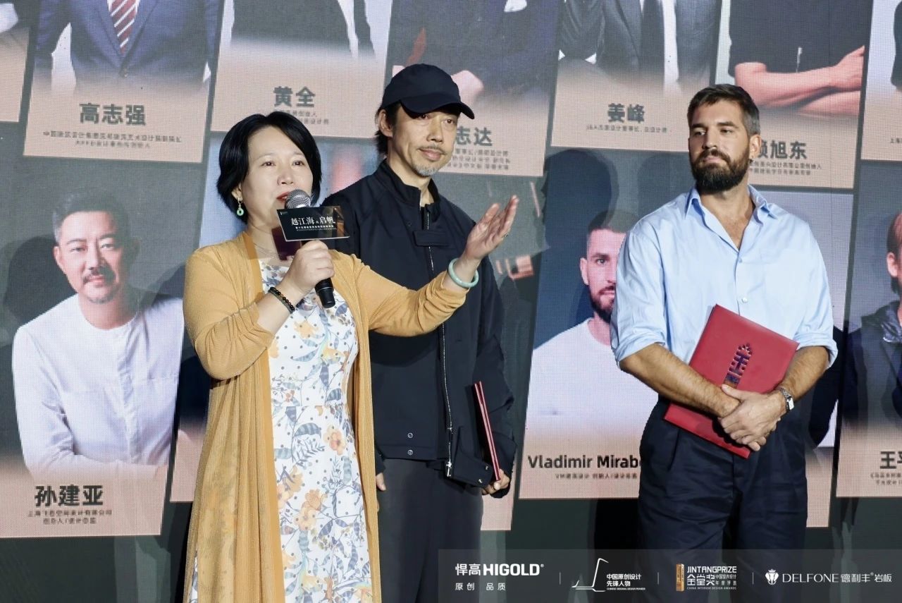 04 金堂奖评委论坛

当下正是百年未有之大变局，中国家居设计行业已经驶入了迭代发展的快车道。家居卖场，建材品牌，建装企业，设计公司……整条家居产业链都面临着重要的转型节点。

中国设计的当下在何方？未来将往何处去？中国设计又该如何与中华文化相结合？这些都是无数设计工作者心中共同的疑问。
