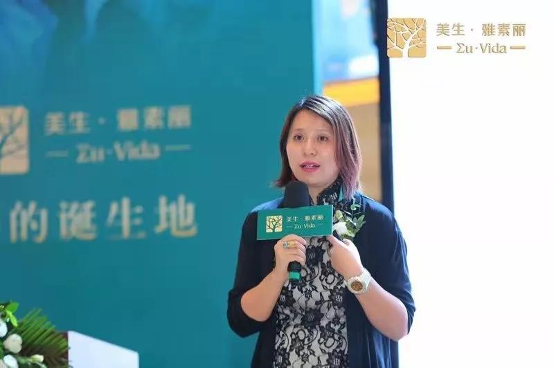 美生·雅素丽瓷砖大中华区总经理李享女士从生活美学角度诠释了美生·雅素丽瓷砖的品牌定位和品牌理念，为大家分享了雅素丽瓷砖的优雅与独特魅力！