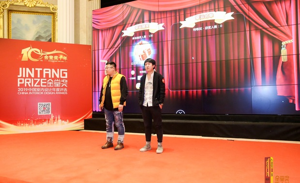 登台准备领奖