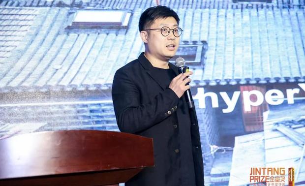 我们工作室在做所有设计的，在做所有的跟设计跟城市相关的项目都会深入的进行研究和研讨，试图找到涉及而且本质，试图让设计发挥更多作用的状态。这个表格对我们来说是很重要的研究过程。所以第一个表格大家能看到这是一个关于保护和遗产一个关系图，当人类历史第一次提出我们要保护遗产的时候，实际上在19世纪末，1882年提出我们要保护埃及的方尖碑，方尖碑是在公元前非常有名的历史遗产。所以当我们人类历史上第一个法律保护纪念碑的时候，时间间隔差了2000多年，当我们发现我们要保护的纪念物已经是18世纪的作品。

