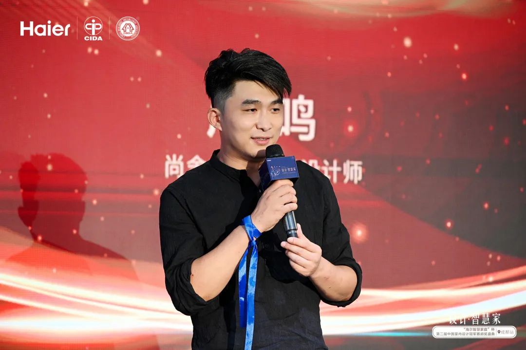 “你想用卖糖水来度过余生，还是想要一个机会来改变世界?”——乔布斯用自己的选择，最终带领人们游弋科技时代。科技改变现代人的生活方式，大赛主题“智慧家”所宣言的“智能”家居方向，正与尚舍生活设计未来的设计探索方向契合，与时代创新者马斯克改变人类命运的勇气胆魄接轨，更与尚舍生活设计“设计，以美好致生活”的使命息息相通。

