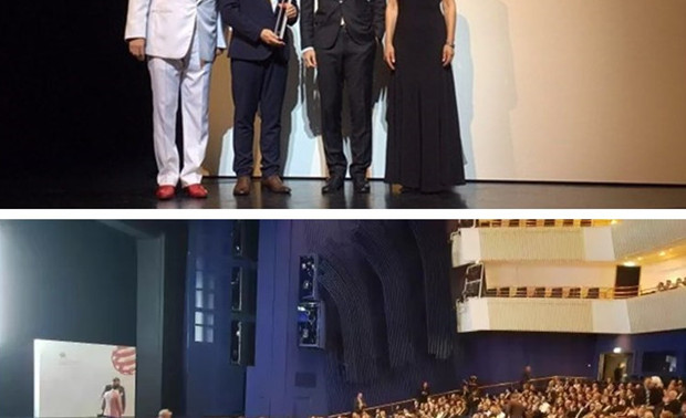 图为张清平老师荣获红点金奖（best of the best），2016年7月4日于德国埃森市红点博物馆出席颁奖盛典。