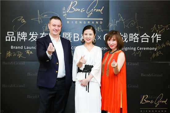她表示，B&G的客群定位是都市新一代的时尚贵族，B&G希望能通过产品本身的材质、设计及体验感，带给用户真正视觉上的享受和舒适感，而不是一味地追求大logo设计来彰显经济实力来满足虚荣心。当代新生代消费者崇尚的生活方式是简约但有质感，更愿意为产品的设计和附加值买单，这与B&G的品牌理念是想契合的，未来B&G也会针对新生代、精英生活或轻奢品质这些群体特征深入研究，研发出更好更符合用户需求的产品。