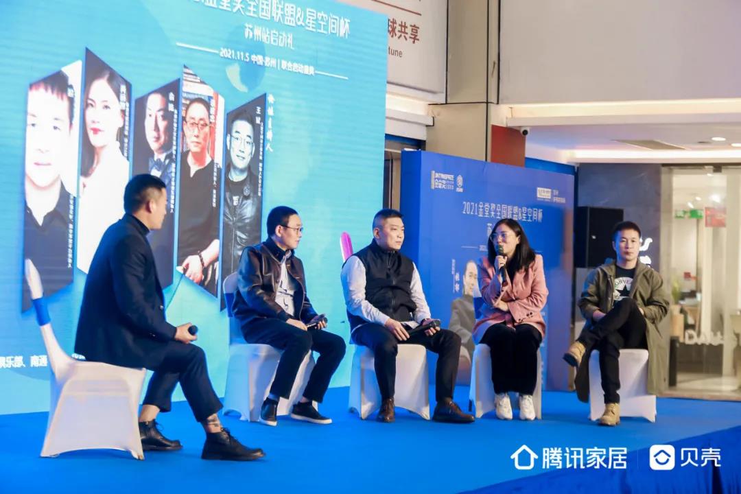 他们从设计师的心态,未来的社会状况,如何打造IP,未来设计的走向等方向细化了设计的未来之路,为在场设计师提供更多思路。