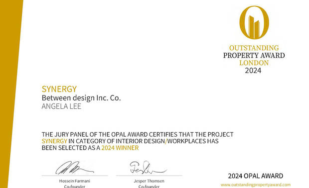 
本文由OPEN编辑部撰写

OUTSTANDING PROPERTY AWARD LONDON,OPAL（英国伦敦杰出地产大奖）由全球知名企业集团Farmani Group组织，并以招揽全球最佳建筑师、室内设计师与房地产开发商为目标，在创造异业菁英联合平台的同时，找寻各地最富创造力、革新感、社会影响力与永续性的设计方案。参与者有机会替自己最新颖的企划，博得国际能见度，并且和产业的先驱及专业人士进行交流。

透过开阔的空间，沉稳的蓝与清新白色交织，缤纷花草植物与几何线条图案映衬其间，之余设计 设计总监 李宜家 精心构思，将自然元素与现代工业风巧妙结合，以三条独立动线设计串联功能区，营造路径流畅且充满活力的办公环境，使《Synergy》成为专业且温馨的理想工作场所，并深受赛事评审团的青睐，荣获2024 OPAL伦敦杰出地产大奖「Winner」殊荣！
