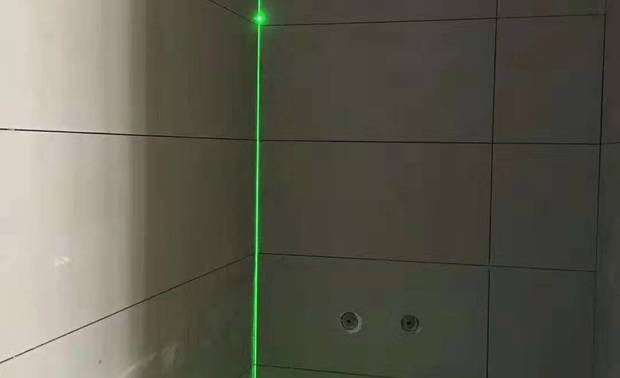 贴砖平整度，空鼓度垂直度的把控