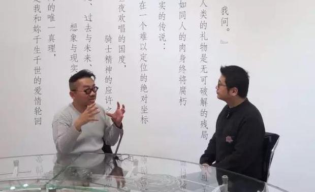 ▲采访现场丨朱谦知先生与黄书恒老师对话交流
