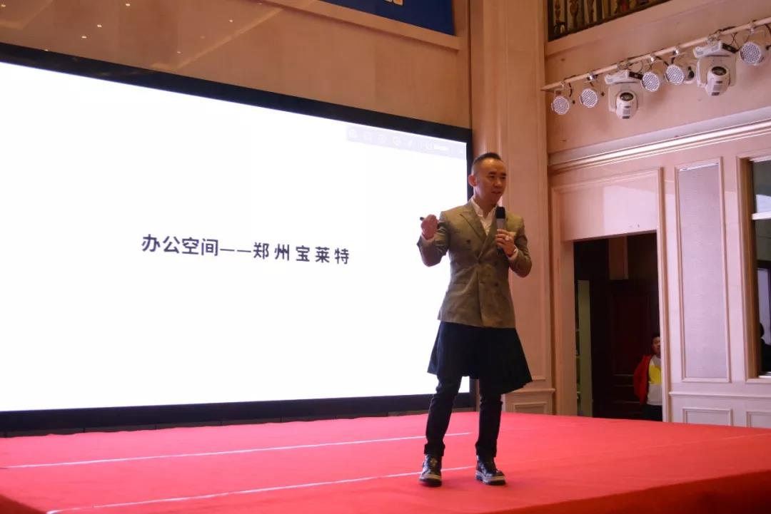 高志强一开始便强调，设计师要做到“润物无声”，要潜移默化的影响周边的事物。而空间情绪也是同样的道理，通过对空间的设计，让人在空间里不知不觉的产生积极的、正向的情绪，让空间影响人的情绪。这就是高志强所讲的“空间情绪设计”的基本概念。