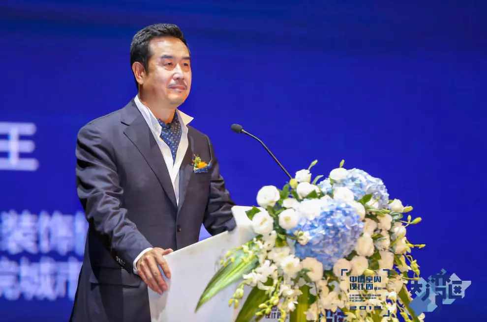 十二届全国人大内务司法委员会委员、中央编办原副主任，现中国轻工业联合会党委书记、会长张崇和，中央美术学院副院长王晓琳，国际室内建筑师/设计师团体联盟（IFI）主席梁志天、中国室内装饰协会会长张丽，佛山中德工业服务区副主任张云，中国轻工业联合会党委副书记、中国家具协会理事长徐祥楠先后发表了致辞。