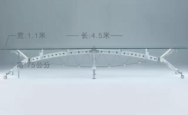 “天枢桌”的原型最早为十几年前黄书恒设计的一张长形会议桌，在一个成都的住宅设计中需要一张大尺寸餐桌，并且希望呈现高贵荣耀的气势。根据该住宅现场的实际情况及设计需求，设计出"天枢桌"，在外形及细部构件中均做了全新的设计，让简洁的形式下依然呈现出典雅端庄的气质。
