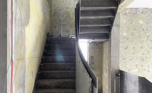   施工阶段：水电隐蔽施工阶段
  面积：350㎡
  地址：成都市龙泉驿区