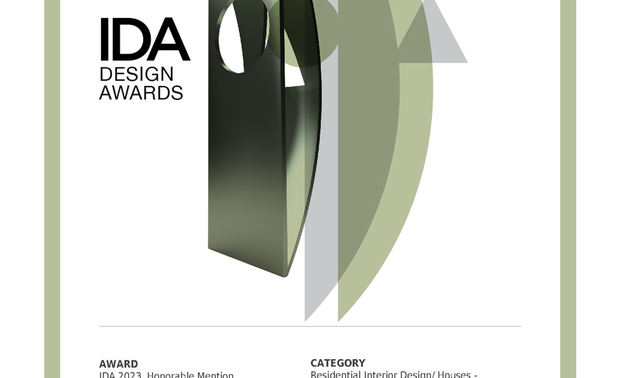 
本文由OPEN编辑部撰写

美国IDA国际设计大奖（International Design Awards），旨在表彰「设立新标准」与「突破室内设计界限」、「改变人们生活和工作空间」的优秀设计师及团队。以创新性、实用性和发展性等多种面向为评选标准，发掘建筑、室内设计、产品设计、平面设计和时尚方面的新兴人才，每年吸引来自数十个国家的顶尖设计者，竞相角逐此项权威大奖！

结合业主对孝亲、育儿及社交的日后考量，峥嵘设计 廖峥 廖嵘 设计师 将自然孕育万物的意象融合家宅，透过色调柔和的大理石纹与间接照明，表现出《山岚晨光》的薄明朦胧之美，此化虚为实的杰出手法，受此次赛事评审瞩目，收穫「Honorable Mention」佳绩！
