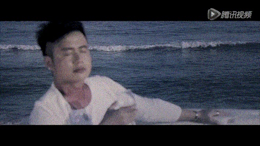 《不一样的吴文粒》 个人形象宣传片，文章顶部观看正片

这部个人形象片的主人公是盘石设计创始人、设计总监吴文粒先生
正如影片中所说，吴文粒读不一样的书，走不一样的路，去不一样的地方，喝不一样的汤，经历不一样的忽视与关注，一心勇往直前，才走出了与其他年轻设计师不一样的人生。
  
