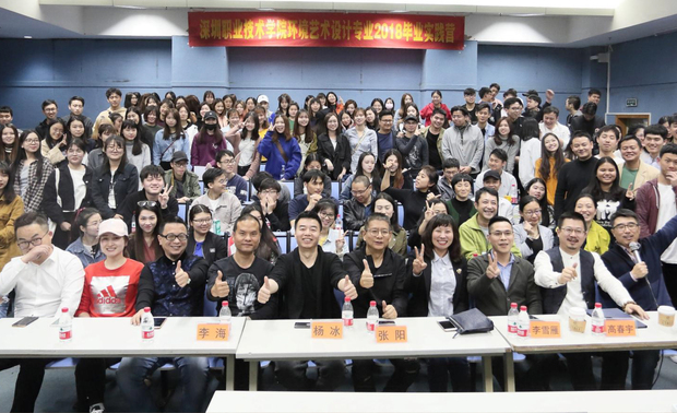 企业导师与辅导的学生们大合照!