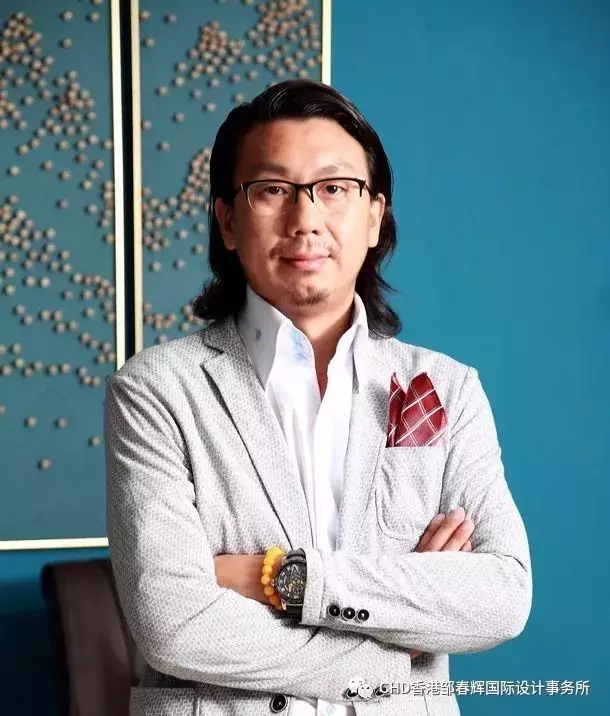 艾特獎十周年全球啟動代表設計師—鄒春輝▲

CHD香港鄒春輝（國際）設計事務所& CRC中韻建集團

創始人兼設計總監（Director of design）&董事長

IEED國際生態設計聯盟輪值會長

深圳市室內設計師協會副會長

亞太酒店設計協會理事

2014-2015年度十大最佳影響力設計師

2016年度最佳酒店設計實力人物

2017年大中華區最具有影響力設計師

2018年世界酒店最佳設計師

2019年國際IF獎獲得者