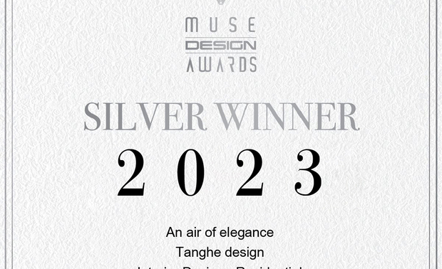 
本文由OPEN编辑部撰写

MUSE Design Awards 由历史悠久的国际奖项协会International Awards Associates（IAA）主办，以发掘全球设计缪思为宗旨，为建筑、室内、时尚等领域提供全面的发光舞台，每年严格的评分标准，吸引国际知名品牌与设计师争相参与。

2023年MUSE Design Awards 共收到来自一百零八个国家、七万五千多份的参赛作品，并由两百多位专业评审进行遴选，可谓最具影响力的国际奖项之一，而IAA发言人Thomas Brandt指出，「于2023年MUSE大赛胜出的获奖作品，其精緻程度与作品的完成度及深度，皆象徵着创意及设计行业的最佳表现。」他补充说：「IAA 讚扬所有参赛者对工艺的奉献，并希望他们不断用热情进一步扩大创造力和设计的极限。」

棠禾设计 曾智和 设计总监 思及屋主夫妻的未来生活，重整老屋格局，并搭衬石纹、皮革、木质及亮面金属，构筑出时尚交融简约的作品《捻墨匀鞣》，以及依循业主喜好，铺叙北欧和无印风格，充分满足收纳所需的质感家宅《柔白蕴寓》，两作不仅展现品牌以人为本的服务精神，也于2023 MUSE Design Awards赛事双双夺下银奖，璀璨国际舞台！
