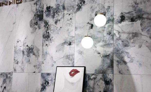 以“国瓷万象·潮向美好”为主题的展馆,切合“新、潮、玩”三个维度进行布展,结合了国潮风,将艺术的美学观赏性和工艺完美融合。