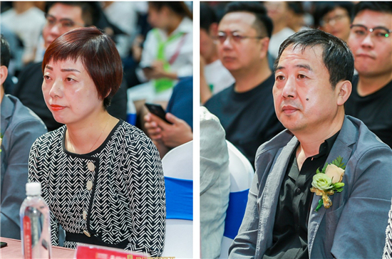 ▲左起：居然之家高新至尊家居广场总经理王敏女士
居然顶层西安设计中心运营总监金钟海先生

丨金堂奖西部地区各地城市负责人莅临现场（排名不分先后）
金堂奖全国联盟（重庆）执委会会长--戴薇 女士
金堂奖全国联盟（泸州）执委会会长--商希斌 先生
金堂奖全国联盟（长治）执委会执行会长--甘勇军 先生
金堂奖全国联盟（泸州）执委会秘书长--姜戈 先生
金堂奖全国联盟（甘肃）执委会会长--肖立 先生
金堂奖全国联盟（太原）执委会会长--武智萍 女士
金堂奖全国联盟（嘉峪关/酒泉）执委会副会长--李志德 先生
金堂奖全国联盟（宁夏）执委会执行会长--高琼 女士
金堂奖全国联盟（长治）执委会会长--鲍嘉滨 先生
金堂奖全国联盟（云南）执委会执行会长--张滨 先生
金堂奖全国联盟（长治）执委会秘书长--张磊 女士
  
