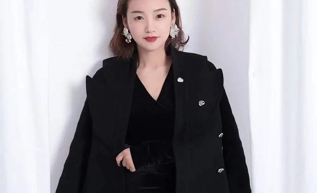 尚舍生活设计师胡星就是成都木兰会的成员之一,她一直耕耘于设计行业,通过每一个佳作获得业界认可。她曾获得过2019年度成都精英联盟设计师、40 UNDER 40中国(四川)设计杰出青年、金瓦奖等多个设计奖项,为女性设计师群体树立了模范。