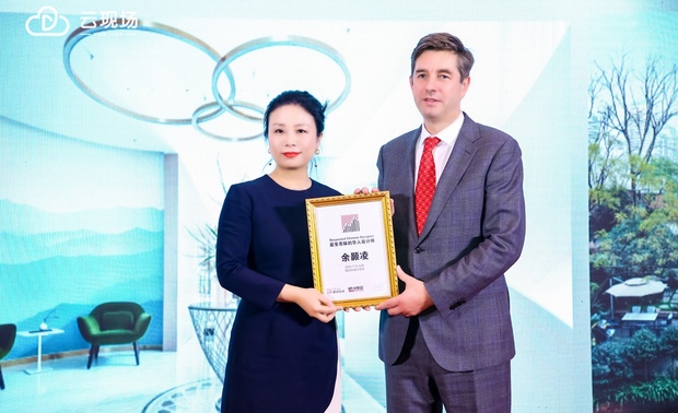 设计师承载着太多人们对于未来空间的期望，设计师在实现自我对设计与艺术追求的同时，实现了业主们对于完美居家空间的幻想。胡润光谷正是致力于展现当代华人设计精英力量，鼓励设计师们将“当代性”、“文化性”、“艺术性”以共融、共生的形式表达于作品之中。