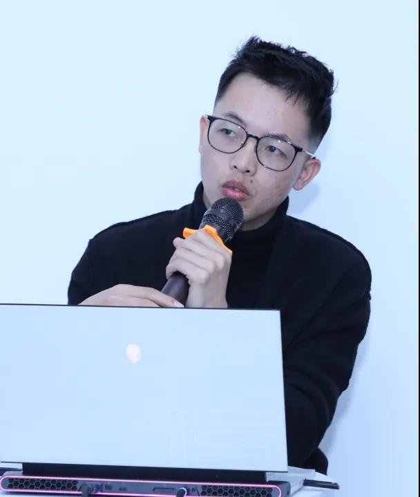 黄开平
威尔思装饰
设计总监
如果说朱星更多是从创始者的角度讲述了自己的变化,那么黄开平则是从设计师的角度,阐述了自己近两年在设计上的思考和沉淀。并表示自己已经从简单的做设计、出效果图,慢慢转变成整案管理,呈现出更多自己的作品。
为此,如何打造高品质的住宅就是他一直在思考的问题。他认为,要打造一个高品质住宅,需要从以下五方面入手。