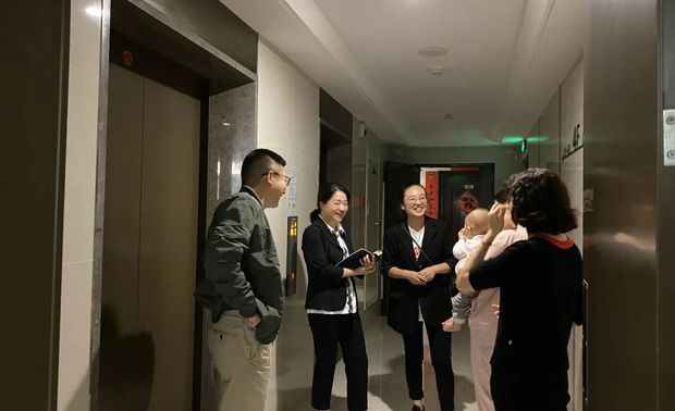 我们对于住房的需求被完美实现，正是设计师专业能力的体现。生活由点点滴滴的细节组成，尚舍生活让我们感受到了居家生活中细节的力量，也体会到家才是那个最舒适的港湾。

客户是我们最好的老师。一直以来，我们都致力于为客户打造美好的居住场所，通过回访客户，我们看到真实的生活状态，了解到客户对于设计的更多建议与需求，以便继续为客户提供更优质的服务。

我们坚持着全案服务的理念，从设计到施工落地，再到入住后的跟踪反馈，真正的把好服务带给每一位客户，我们也将精益求精，继续用高品质服务回馈与尚舍相遇的每一个家庭。
