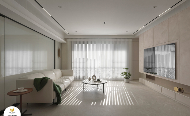 ▲客厅精心选配较宽间隙的片帘，使洒入屋中的光线因不同时序季节，于水泥灰纹理的地坪上恣意变换、投映迥异光景，为此处酝酿灵动百变的文艺氛围。
