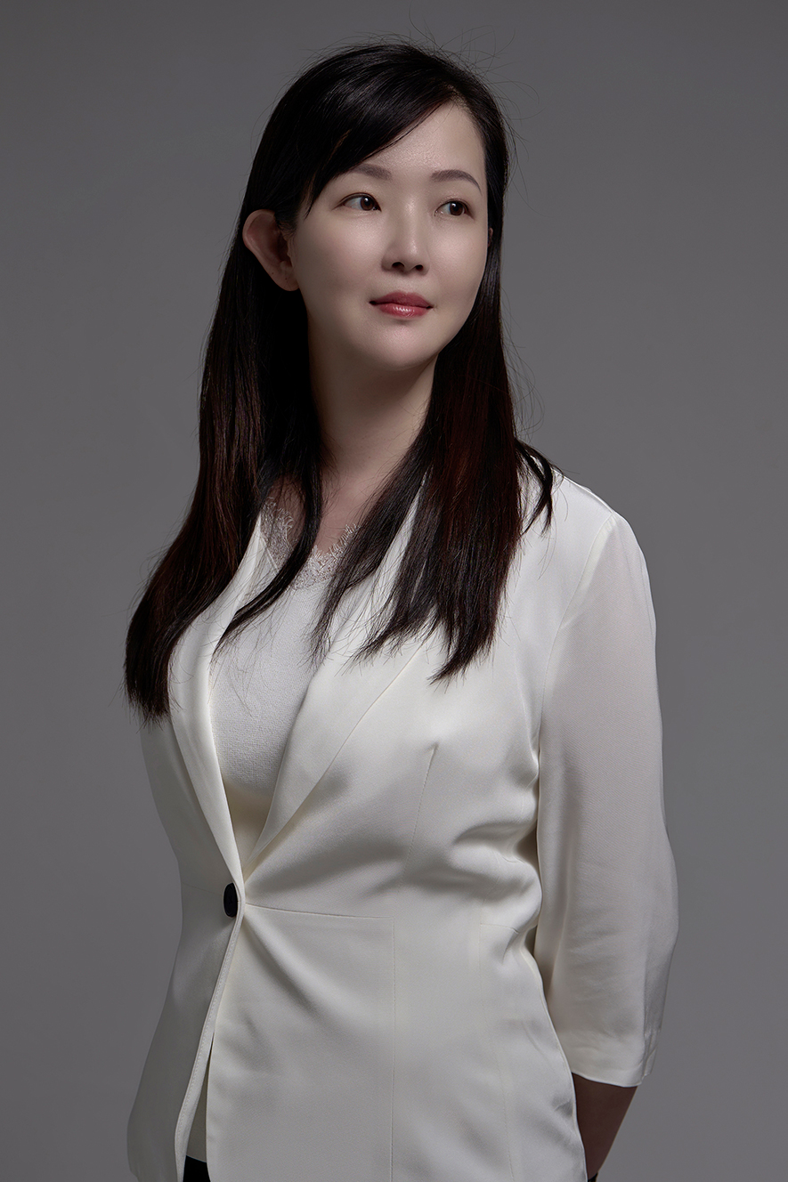 簡兆芝 主持設計師(建築師)

簡兆芝 /Kathy
學歷
國立交通大學建築研究所 設計組碩士

經歷
皓宇工程顧問股份有限公司 建築暨都市設計組－副理
固特室內設計工程有限公司－專案設計師
欣漢設計工程有限公司－主設計師
實力文教機構 建築師班－講師
台北科技大學 非學分班－兼任講師
蘭陽技術學院－兼任講師
西安賈孝遠建築師事務所－室內設計部經理
大器設計－部門經理

公司宗旨
简兆芝 主持设计师(建筑师)

简兆芝 /Kathy
学历
国立交通大学建筑研究所 设计组硕士

经历
皓宇工程顾问股份有限公司 建筑暨都市设计组－副理
固特室内设计工程有限公司－专案设计师
欣汉设计工程有限公司－主设计师
实力文教机构 建筑师班－讲师
台北科技大学 非学分班－兼任讲师
兰阳技术学院－兼任讲师
西安贾孝远建筑师事务所－室内设计部经理
大器设计－部门经理

公司宗旨
简兆芝室内装修设计股份有限公司，尝试探寻「人」与「空间」的融合及对话。「空间」是一个装置的机构，这个机构含括了种种静态与动态的行为，「设计」为了各种静态及动态的行为，进行量身订製规划、配置，进而使其达到合理的安排及使用化，在这个过程中包含了区隔、动线、配置预算，以上这归属于机能性的部份，在设计上我们必需呈现生命力，更精准的是说让它可以带出其本质的灵魂，充满其中。

获奖经历
2025
中国 金外滩《衍流萃息》- 最佳办公空间奖 金奖
美国 French Design Awards《璞玉天成》- Gold
马来西亚 My Favourite International Design Award《弈梦红楼餐厅》- 商业空间类 Winner
马来西亚 My Favourite International Design Award《衍流萃息》- 商业空间类 Winner

2024
中国 APDC 亚太室内设计精英邀请赛《衍流萃息》Winner
英国 London International Creative Competition《柔曦映弧》-Honorable Mention
美国 International Design Awards《弈梦红楼餐厅》-Honorable Mention
台湾 华人金创奖《柔漫蕴生》- 特别议题类 金奖
台湾 华人金创奖《弈梦红楼餐厅》- 餐饮空间类 铜奖
英国 Outstanding Property Award London《柔曦映弧》Winner
英国 Outstanding Property Award London《衍流萃息》Winner
美国 Muse Design Awards《弈梦红楼餐厅》- Gold
美国 Muse Design Awards《柔曦映弧》- Silver
中国 金外滩《和光润月》- 最佳餐饮空间奖 入围奖
法国 DNA Paris Design Awards《和光润月》Winner
中国 地建师设计大奖《和光润月》- 优秀奖
美国 Titan Property Awards《柔漫蕴生》- Gold
美国 Titan Property Awards《和光润月》- Gold
美国 Muse Design Awards《柔漫蕴生》- Gold
美国 Muse Design Awards《和光润月》- Gold
……等

获奖作品《璞玉天成》
獲獎經歷
2025
中國 金外灘《衍流萃息》- 最佳辦公空間獎 金獎
美國 French Design Awards《璞玉天成》- Gold
馬來西亞 My Favourite International Design Award《弈夢紅樓餐廳》- 商業空間類 Winner
馬來西亞 My Favourite International Design Award《衍流萃息》- 商業空間類 Winner

2024
中國 APDC 亞太室內設計精英邀請賽《衍流萃息》Winner
英國 London International Creative Competition《柔曦映弧》-Honorable Mention
美國 International Design Awards《弈夢紅樓餐廳》-Honorable Mention
台灣 華人金創獎《柔漫蘊生》- 特別議題類 金獎
台灣 華人金創獎《弈夢紅樓餐廳》- 餐飲空間類 銅獎
英國 Outstanding Property Award London《柔曦映弧》Winner
英國 Outstanding Property Award London《衍流萃息》Winner
美國 Muse Design Awards《弈夢紅樓餐廳》- Gold
美國 Muse Design Awards《柔曦映弧》- Silver
中國 金外灘《和光潤月》- 最佳餐飲空間獎 入圍獎
法國 DNA Paris Design Awards《和光潤月》Winner
中國 地建師設計大獎《和光潤月》- 優秀獎
美國 Titan Property Awards《柔漫蘊生》- Gold
美國 Titan Property Awards《和光潤月》- Gold
美國 Muse Design Awards《柔漫蘊生》- Gold
美國 Muse Design Awards《和光潤月》- Gold
……等

獲獎作品《璞玉天成》
