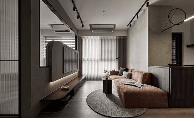 
积少成多 走出理想品牌形象

面对近年海内外频繁被提及的ESG议题，八宝团队的态度平实且直白。「作为一间小型设计公司，即使处处都顾虑ESG概念，真正能做到的也不多。」他们从自身条件出发，清楚意识到规模有限、资源有限，可实践的成果自然也有限。在这种情况下，与其为了迎合趋势硬喊一套过于膨胀的论述，不如把心力放在确实能落地的事情上。

于是，八宝将ESG视为日常选择的累积：在每次设计中精心挑选友善环境的材料，并将多馀废弃物交由专业厂商回收处理；持续参与在地社福、弱势团体活动，让团队在熟悉的生活半径裡，做出力所能及的事情回馈社会；至于企业责任，则回归最基本也最重要的事——关注每位员工需求，明确列出福利制度，确保旗下同仁们的每项权益都落实到位。
