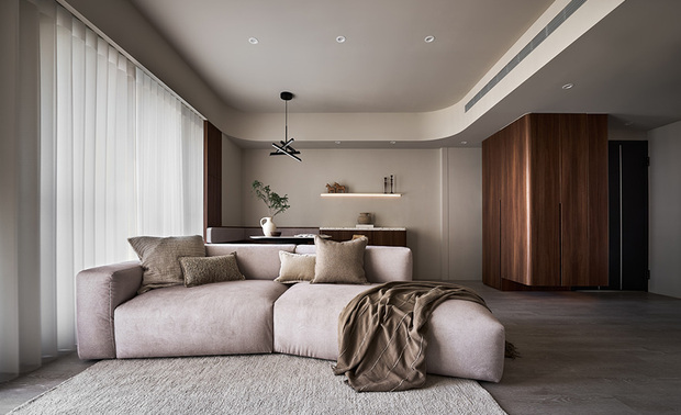 「不只是设计跟经营企业，很多事情其实都是水到渠成，不是着急就能做好。」以开朗的口吻说出切实道理，沉稳的态度面对百变未来，八宝空间美学团队行事并不急躁，而是透过待人接物的每个过程、筹画设计的各处细节、以及定期乐善好施的热忱付出，一点一滴地，从小地方稳扎稳打、开拓口碑。日后，等到人力充足、能量累积，他们计画亦投入更多行动，从专业的空间设计至公司对外的自发性公益活动，放大回馈社会的爱心与力量，真正达至完美履行责任、永续经营的优良企业。

欲见更多八宝空间美学作品，请至：
https://www.openworld.tv/designer/in/aid/4423.html

八宝空间美学
电话：+886-3-2872-603
公司地址：桃园市中坜区青峰路一段47号8楼
信箱：sunny@babodesign.me

OPEN Design动能开启传媒：https://www.openworld.tv/