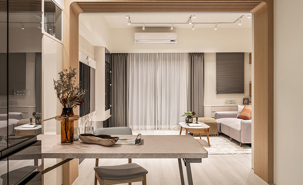 
踏实迈向未来 团队升级始能加倍回馈社会

访谈进入尾声，八宝团队由现在延续至未来，仔细论述起对实现企业永续营运的看法──没有为品牌设定宏大的远景，仅是强调「把自身顾好」的重要性，「只有站得够稳，才走得远。」他们轻鬆的语调中，蕴藏着小公司扎实打拼九个年头后，领悟出的经营智慧。

合法经营、稳定营运、一步一脚印地向前迈进，这些朴实的步骤，即是支撑团队逐步壮大的底气。将心力放回内部，创造让新进及老练设计师安心留下的环境，慢慢累积众人专业，同时令部门与部门间的合作节奏愈来愈成熟；对外知名度宣传同样循序渐进，先从熟悉的青埔地区开始，待在地基础稳固，再把触角延伸到整个大桃园，甚至更远的地方。
